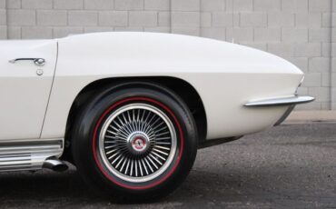 Chevrolet-Corvette-1967-Ermine-White-Black-11