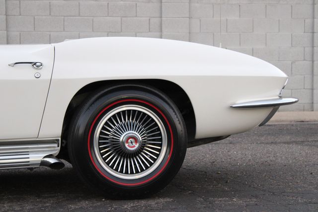 Chevrolet-Corvette-1967-Ermine-White-Black-11