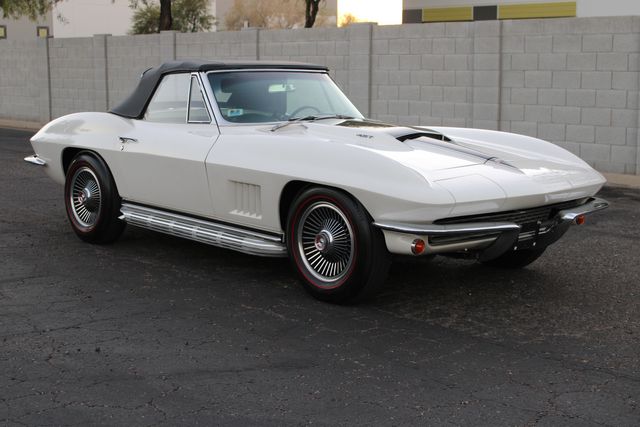Chevrolet-Corvette-1967-Ermine-White-Black-13
