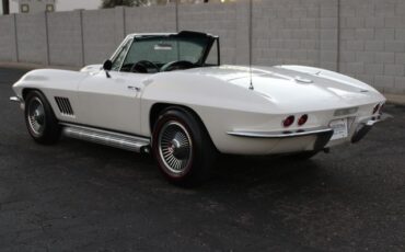Chevrolet-Corvette-1967-Ermine-White-Black-14