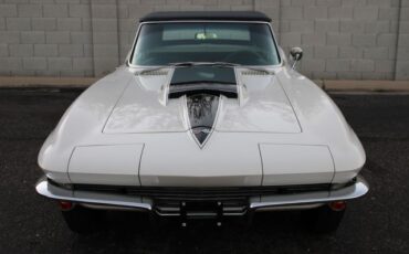 Chevrolet-Corvette-1967-Ermine-White-Black-16