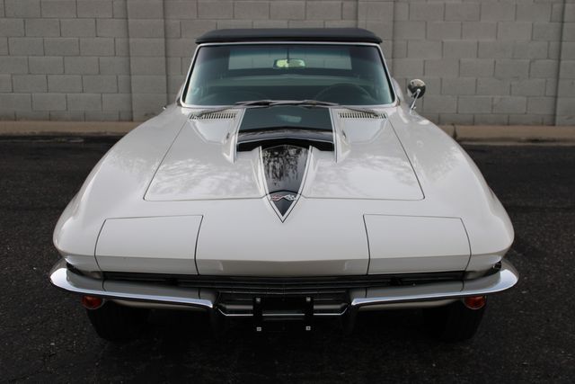 Chevrolet-Corvette-1967-Ermine-White-Black-16