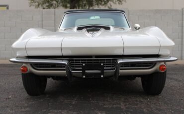 Chevrolet-Corvette-1967-Ermine-White-Black-17