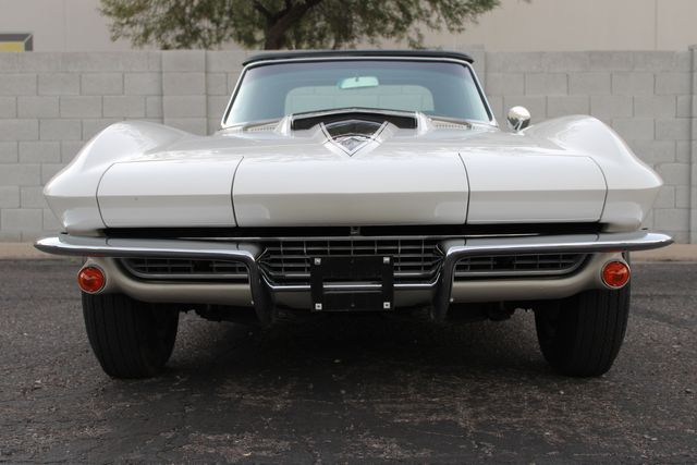 Chevrolet-Corvette-1967-Ermine-White-Black-17