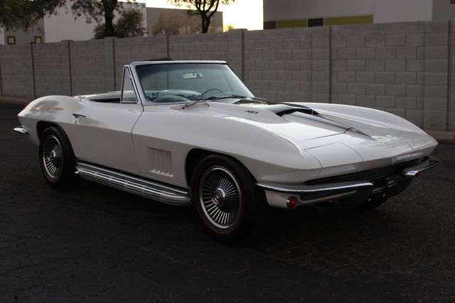 Chevrolet-Corvette-1967-Ermine-White-Black-18