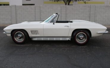 Chevrolet-Corvette-1967-Ermine-White-Black-2