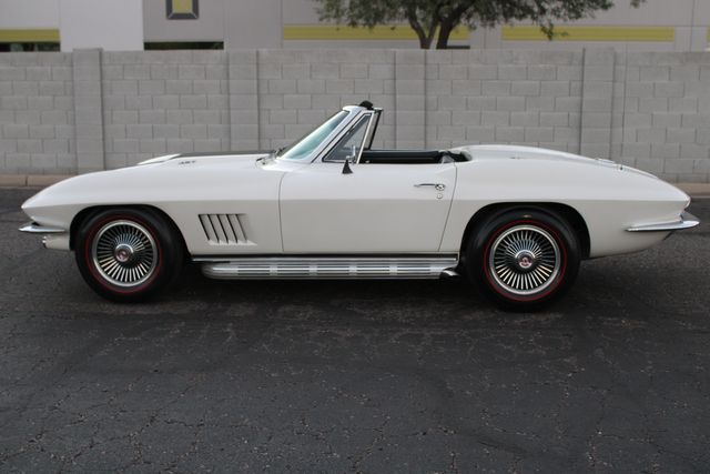 Chevrolet-Corvette-1967-Ermine-White-Black-2
