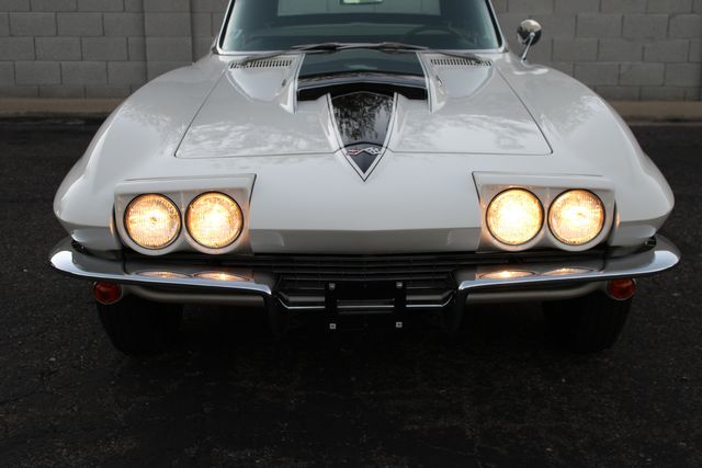 Chevrolet-Corvette-1967-Ermine-White-Black-20