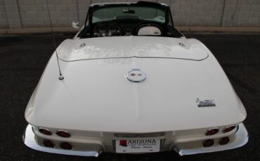 Chevrolet-Corvette-1967-Ermine-White-Black-23