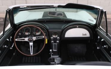 Chevrolet-Corvette-1967-Ermine-White-Black-24