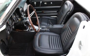 Chevrolet-Corvette-1967-Ermine-White-Black-27