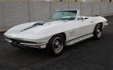 Chevrolet-Corvette-1967-Ermine-White-Black-3