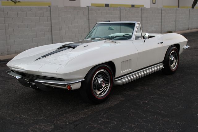 Chevrolet-Corvette-1967-Ermine-White-Black-3