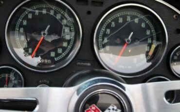 Chevrolet-Corvette-1967-Ermine-White-Black-30