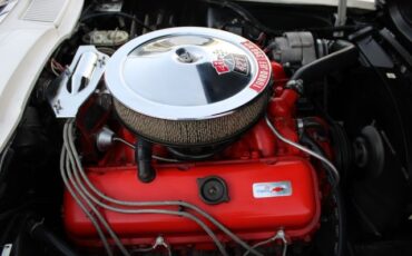 Chevrolet-Corvette-1967-Ermine-White-Black-34