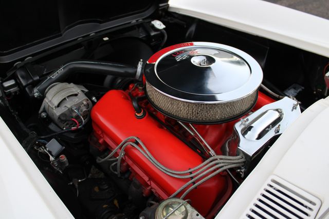 Chevrolet-Corvette-1967-Ermine-White-Black-36