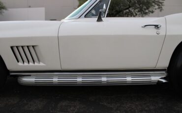 Chevrolet-Corvette-1967-Ermine-White-Black-37