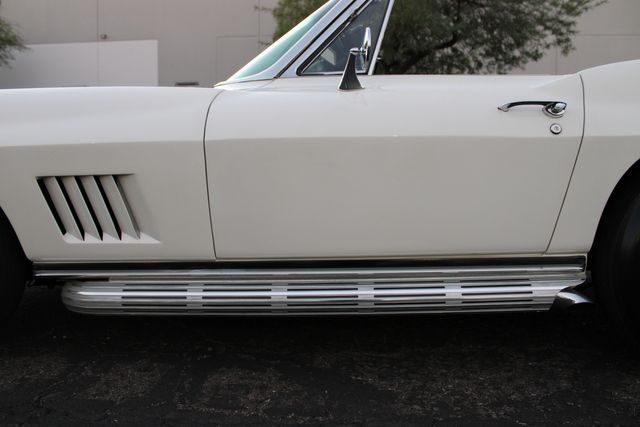 Chevrolet-Corvette-1967-Ermine-White-Black-37