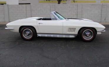 Chevrolet-Corvette-1967-Ermine-White-Black