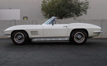 Chevrolet-Corvette-1967-Ermine-White-Black-38