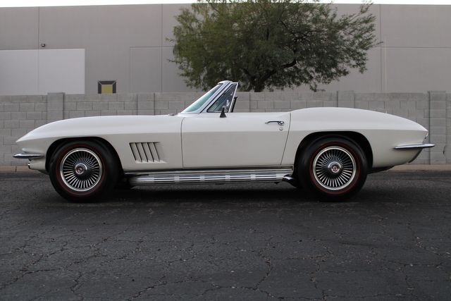 Chevrolet-Corvette-1967-Ermine-White-Black-38