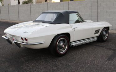 Chevrolet-Corvette-1967-Ermine-White-Black-39