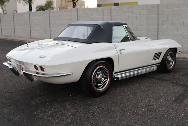 Chevrolet-Corvette-1967-Ermine-White-Black-39