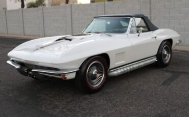 Chevrolet-Corvette-1967-Ermine-White-Black-40