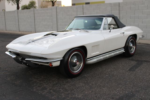Chevrolet-Corvette-1967-Ermine-White-Black-40