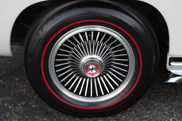 Chevrolet-Corvette-1967-Ermine-White-Black-42