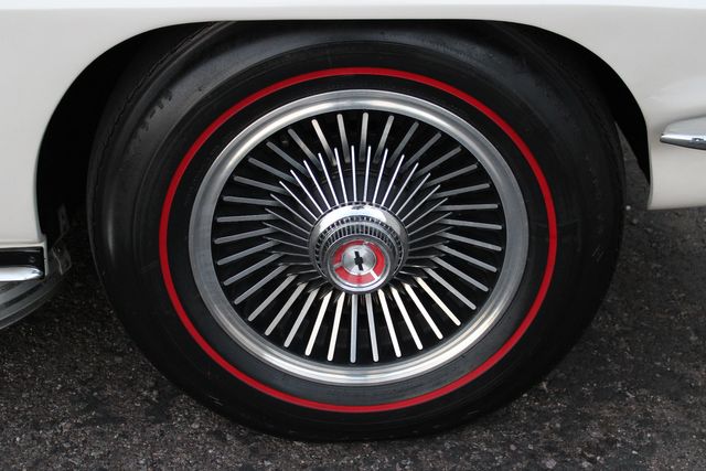 Chevrolet-Corvette-1967-Ermine-White-Black-43