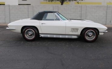 Chevrolet-Corvette-1967-Ermine-White-Black-44