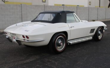 Chevrolet-Corvette-1967-Ermine-White-Black-45