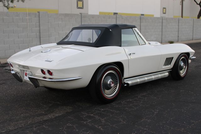 Chevrolet-Corvette-1967-Ermine-White-Black-45