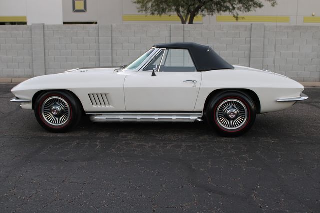 Chevrolet-Corvette-1967-Ermine-White-Black-48