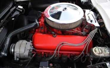 Chevrolet-Corvette-1967-Ermine-White-Black-50