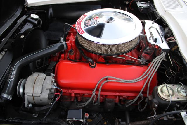 Chevrolet-Corvette-1967-Ermine-White-Black-50