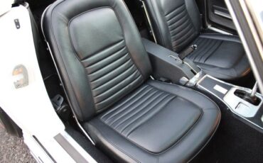 Chevrolet-Corvette-1967-Ermine-White-Black-8