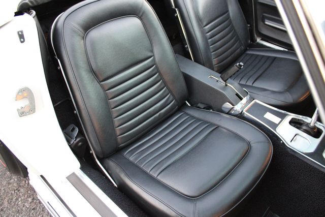 Chevrolet-Corvette-1967-Ermine-White-Black-8