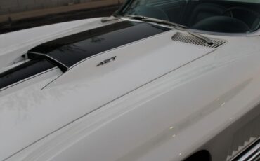Chevrolet-Corvette-1967-Ermine-White-Black-9