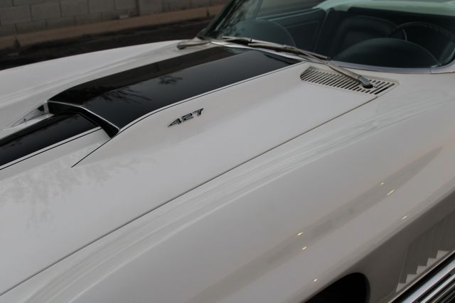 Chevrolet-Corvette-1967-Ermine-White-Black-9