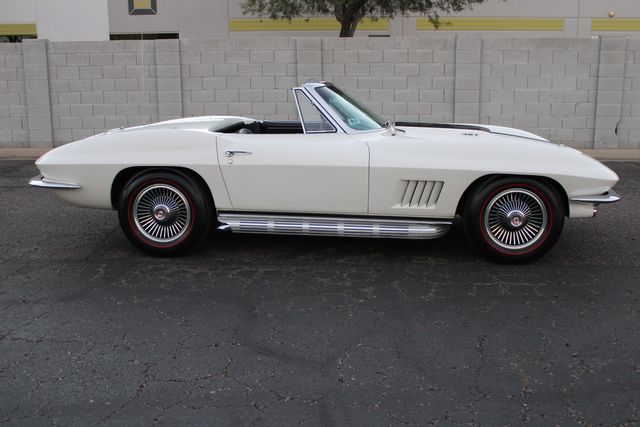 Chevrolet-Corvette-1967-Ermine-White-Black