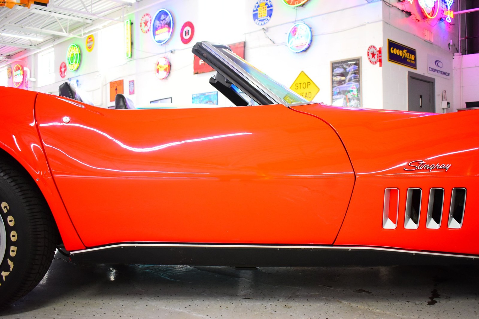 Chevrolet-Corvette-1969-Convertible-8