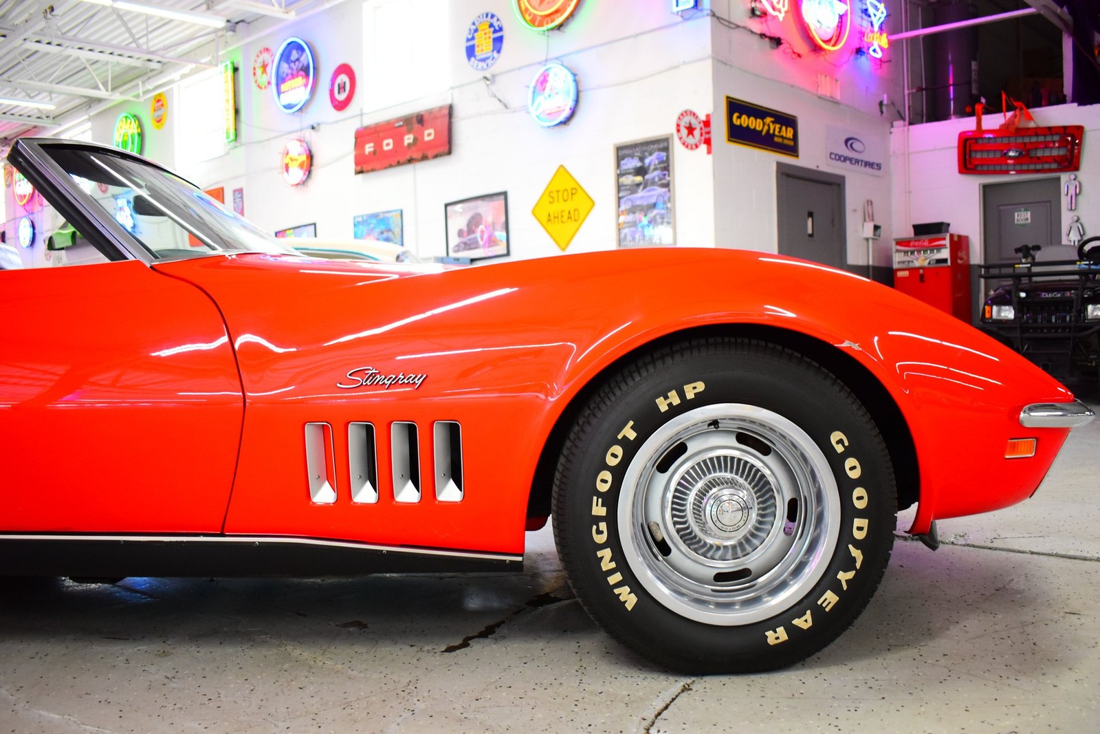 Chevrolet-Corvette-1969-Convertible-9