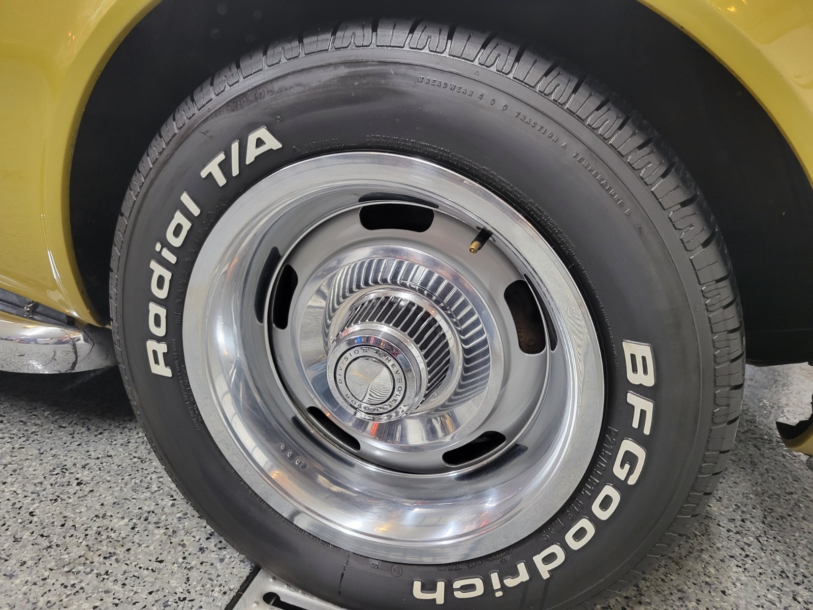 Chevrolet-Corvette-1969-Coupe-13