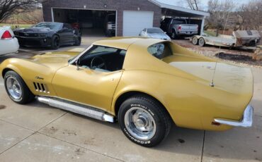 Chevrolet-Corvette-1969-Coupe-2