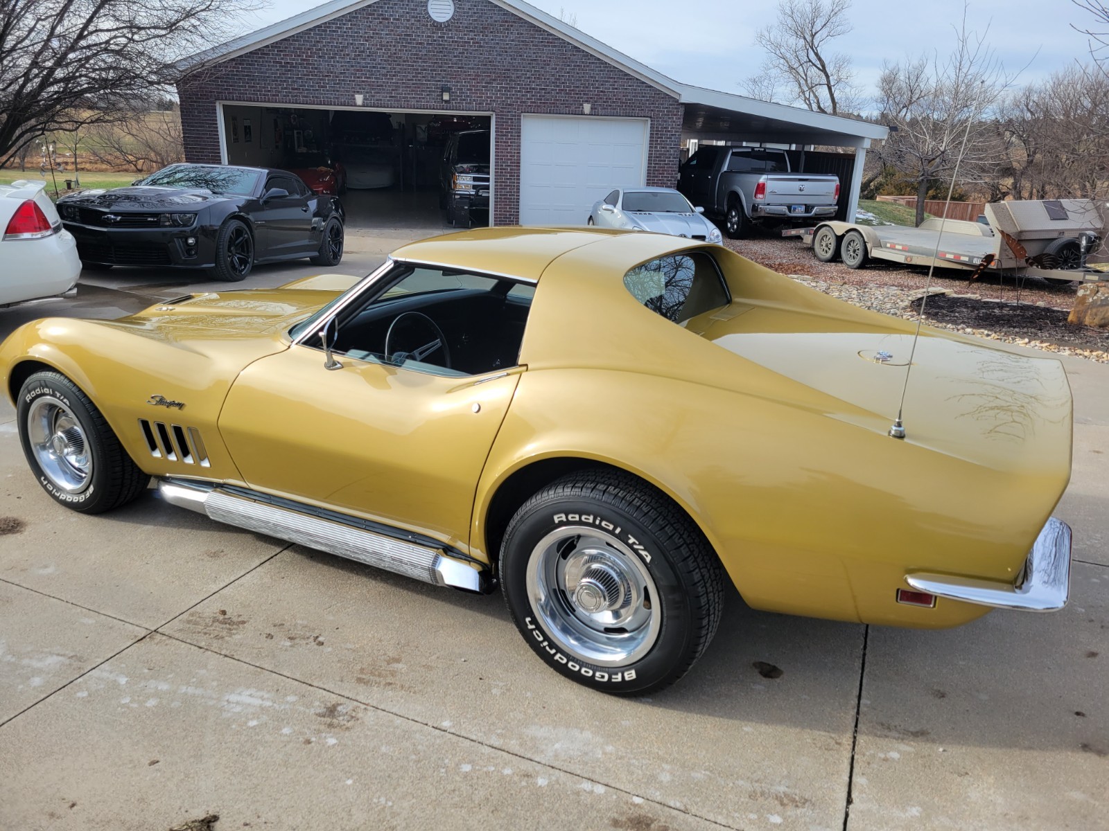 Chevrolet-Corvette-1969-Coupe-2