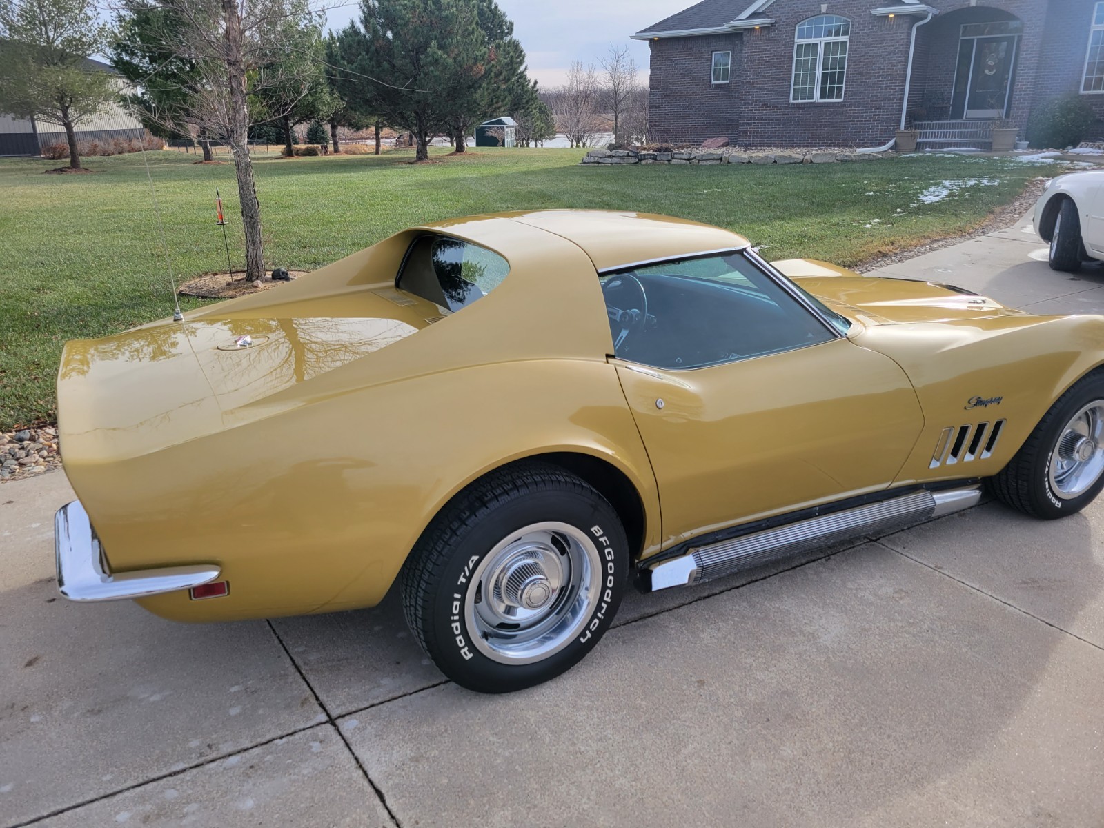 Chevrolet-Corvette-1969-Coupe-3