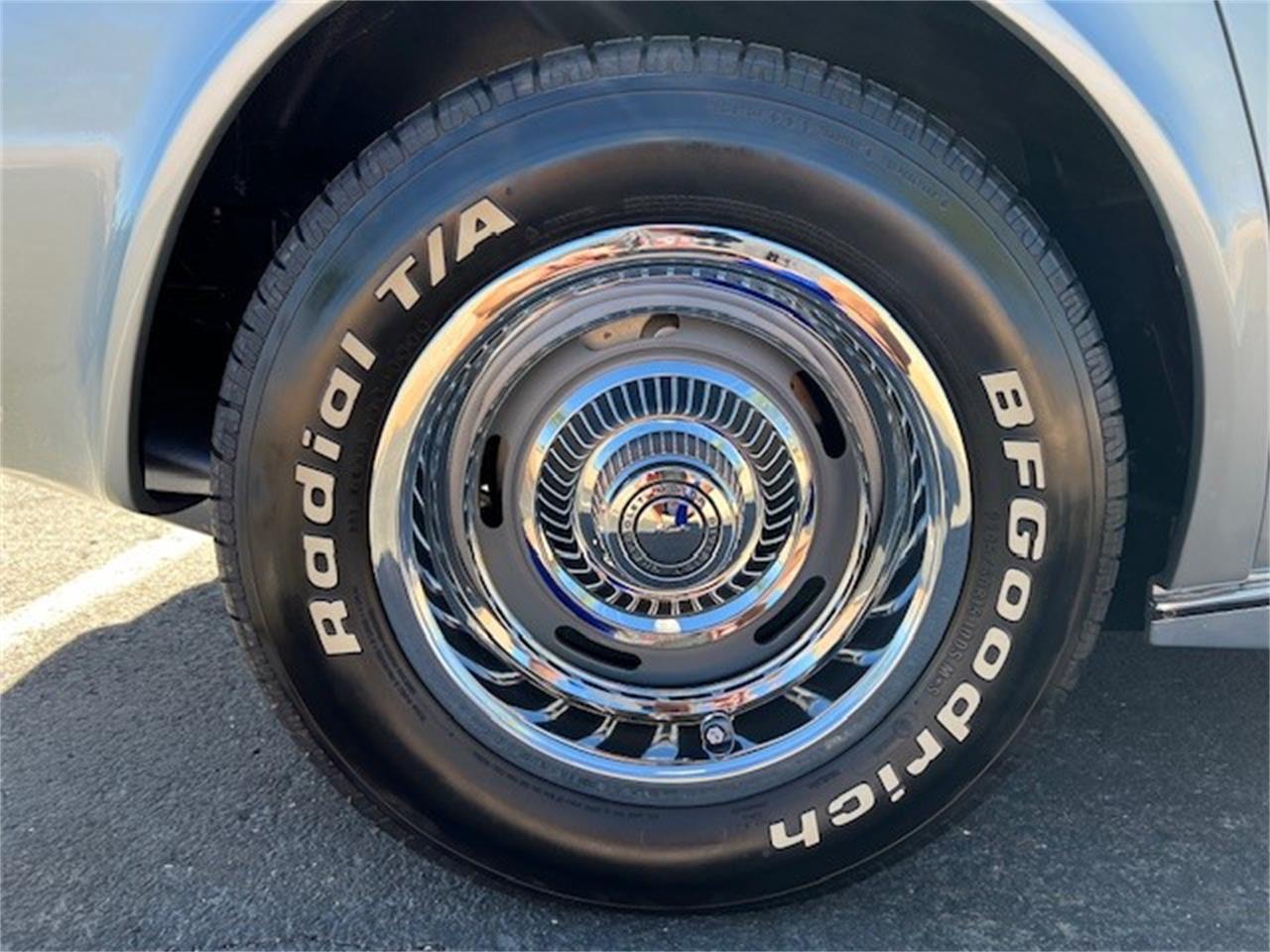 Chevrolet-Corvette-1970-Cortez-Silver-Black-14