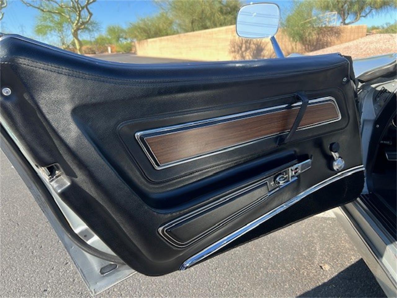 Chevrolet-Corvette-1970-Cortez-Silver-Black-18